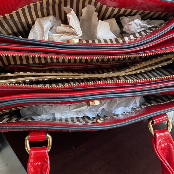 ♦️♦️LARGE RED SATCHEL PURSE♦️♦️ - Picture 4 of 4